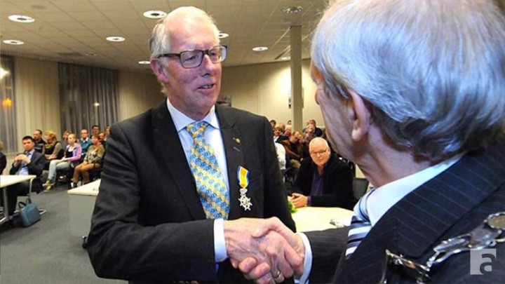 Jan Hemminga werd bij het afscheid van Boarnsterhim (2013) door burgemeester Baas benoemd tot Ridder in de Orde van Oranje-Nassau.