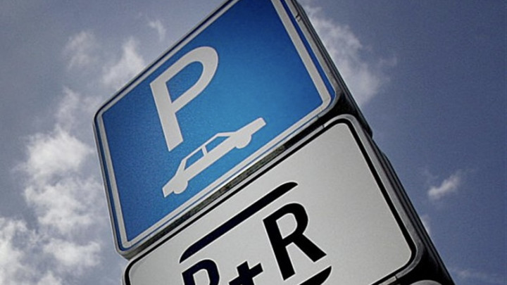 Het P+R parkeerterrein aan de Reinerswei is ‘s avonds en ‘s nachts aardedonker.