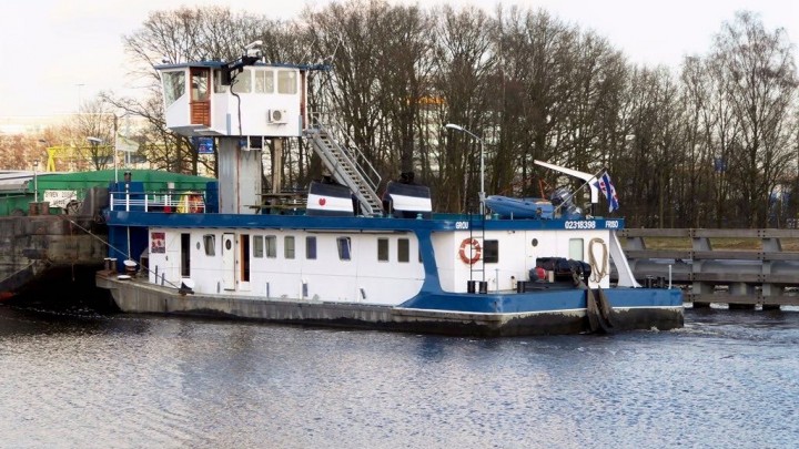 Duwboot Friso, hier in betere tijden, is eigendom Rederij Zwaga in Grou.