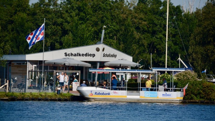 Ook zonnepont Schalkediep over het Prinses Margrietkanaal bij Suwâld vaart voorlopig niet.