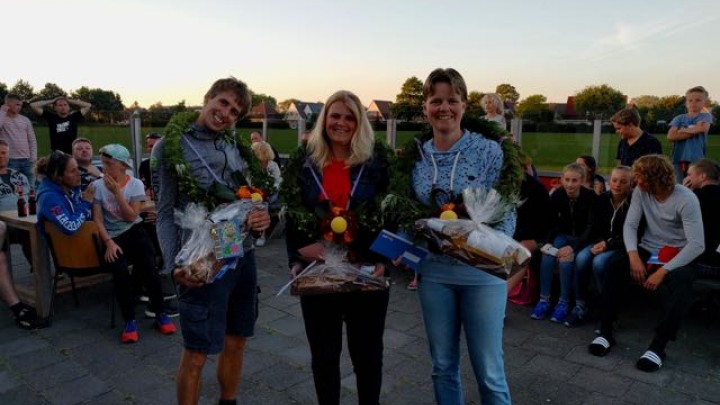 Het winnende partuur: Nolke Bergsma, Gerlien Stremler en Janny Hylkema.